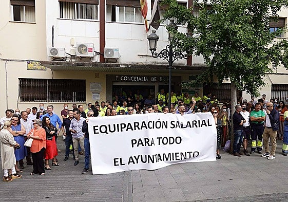 Concentración de empleados municipales en el verano de 2022.