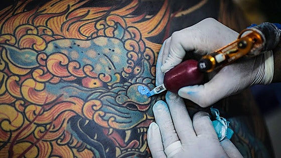 Alerta: Retiran esta tinta para tatuajes y maquillajes permanentes por contener una sustancia peligrosa