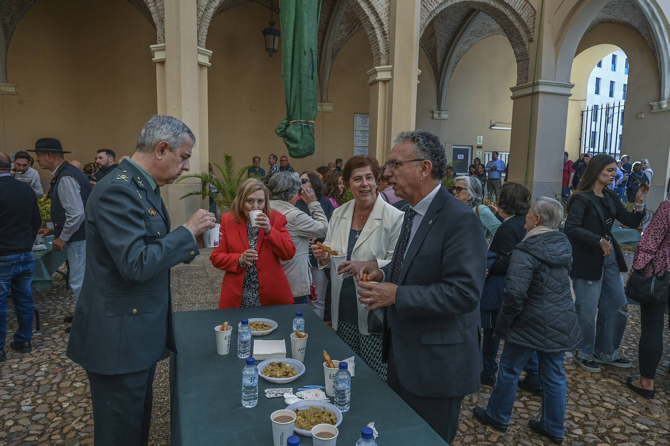 Desayuno solidario de la Guardia Civil a favor del Asociación Oncológica de Extremadura (AOEx)