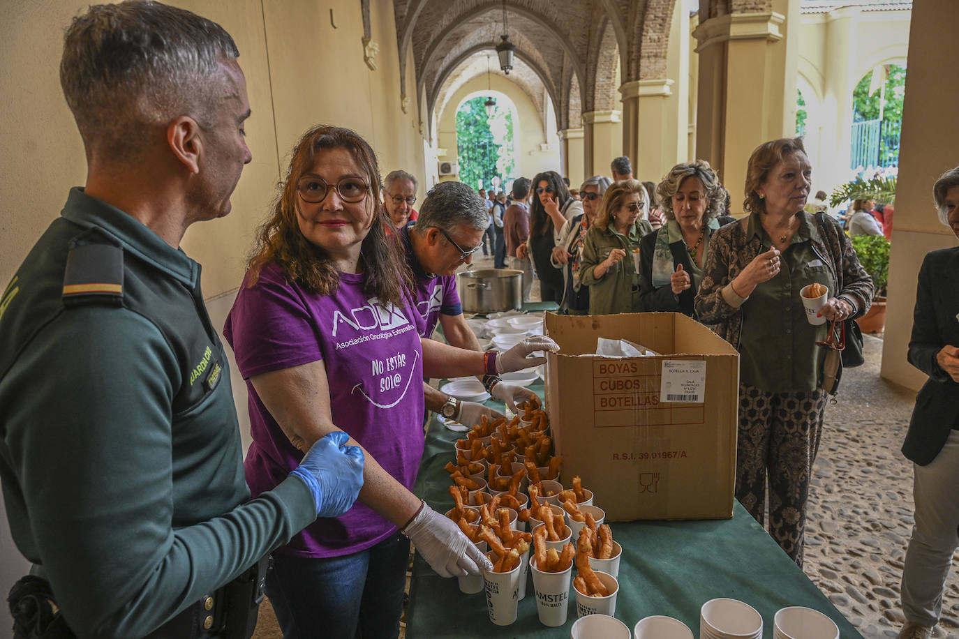 Desayuno solidario de la Guardia Civil a favor del Asociación Oncológica de Extremadura (AOEx)