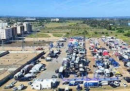 Campo base del Rally Raid luso en Badajoz, en el paseo fluvial.