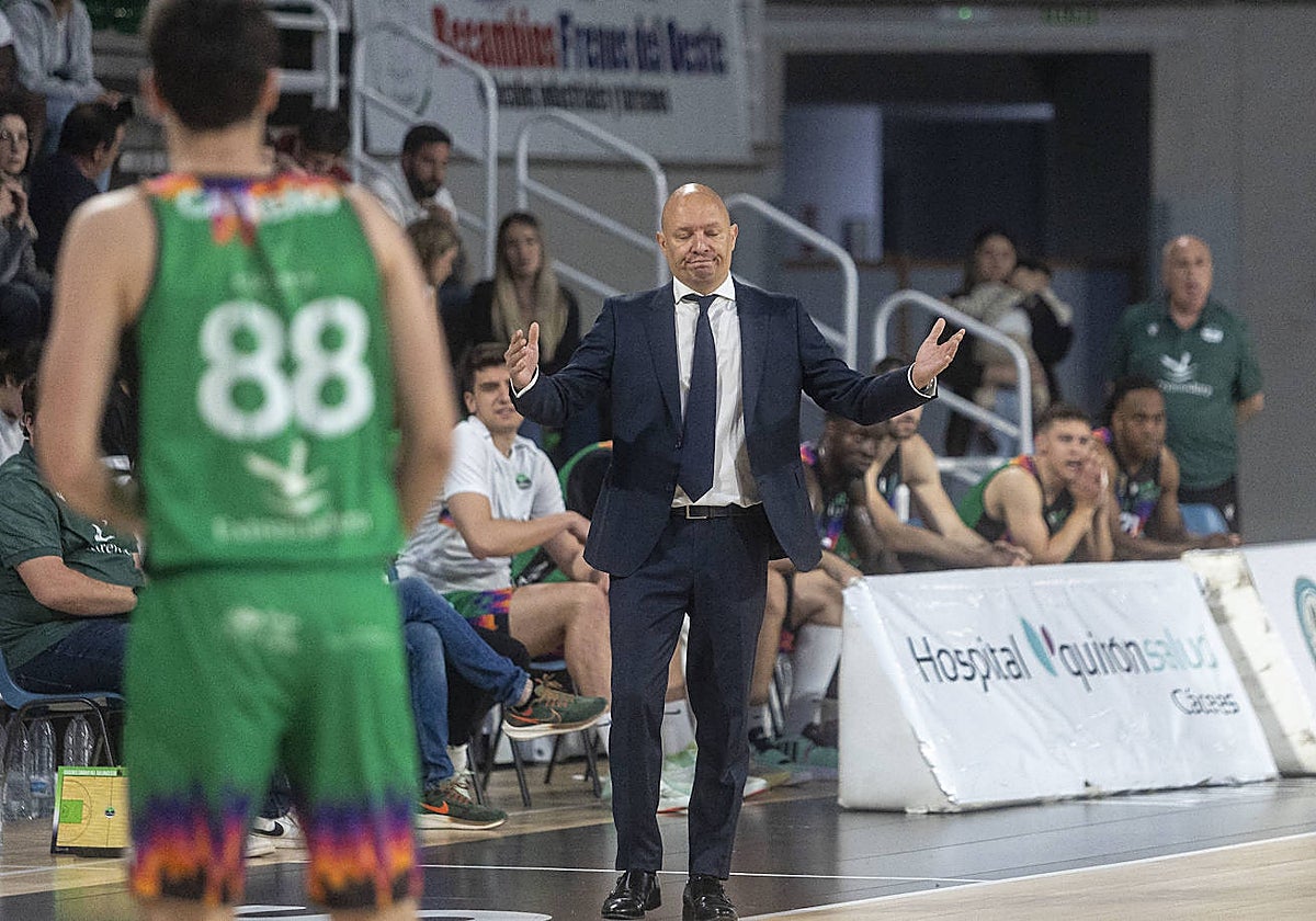 Arturo Álvarez, en el partido ante el Lleida.