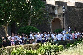 Estudiantes de San Roque corren en la carrera solidaria en favor de Apnaba.