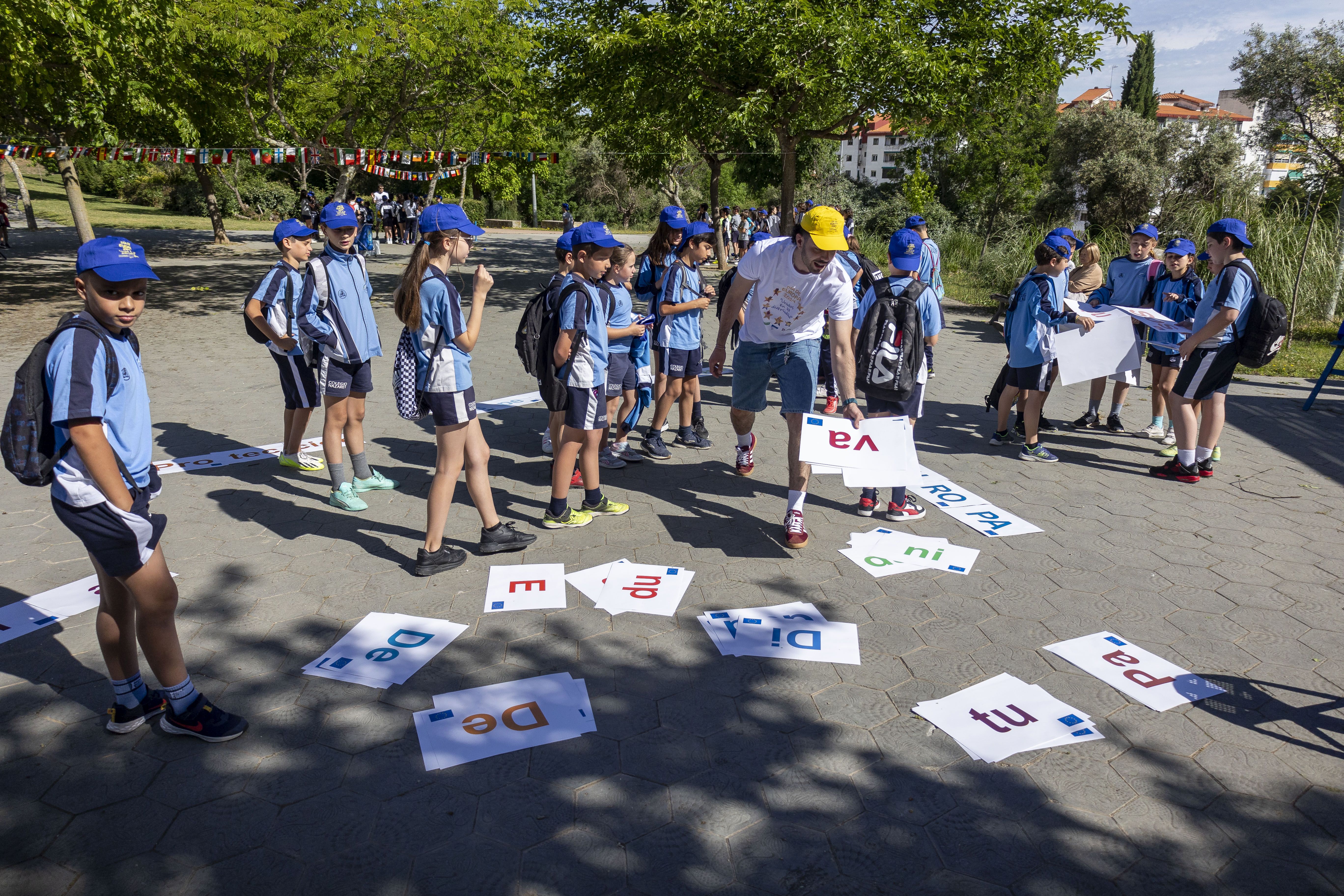 Actividad escolar por el Día de la Unión Europea en el parque del Rodeo.