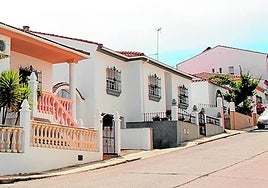 La casa de Chavero en la esquina y tres números más allá, la de la familia de Eugenio.