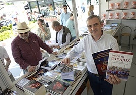 José María Ontiveros, de Editamás, este sábado con varios títulos sobre Badajoz.