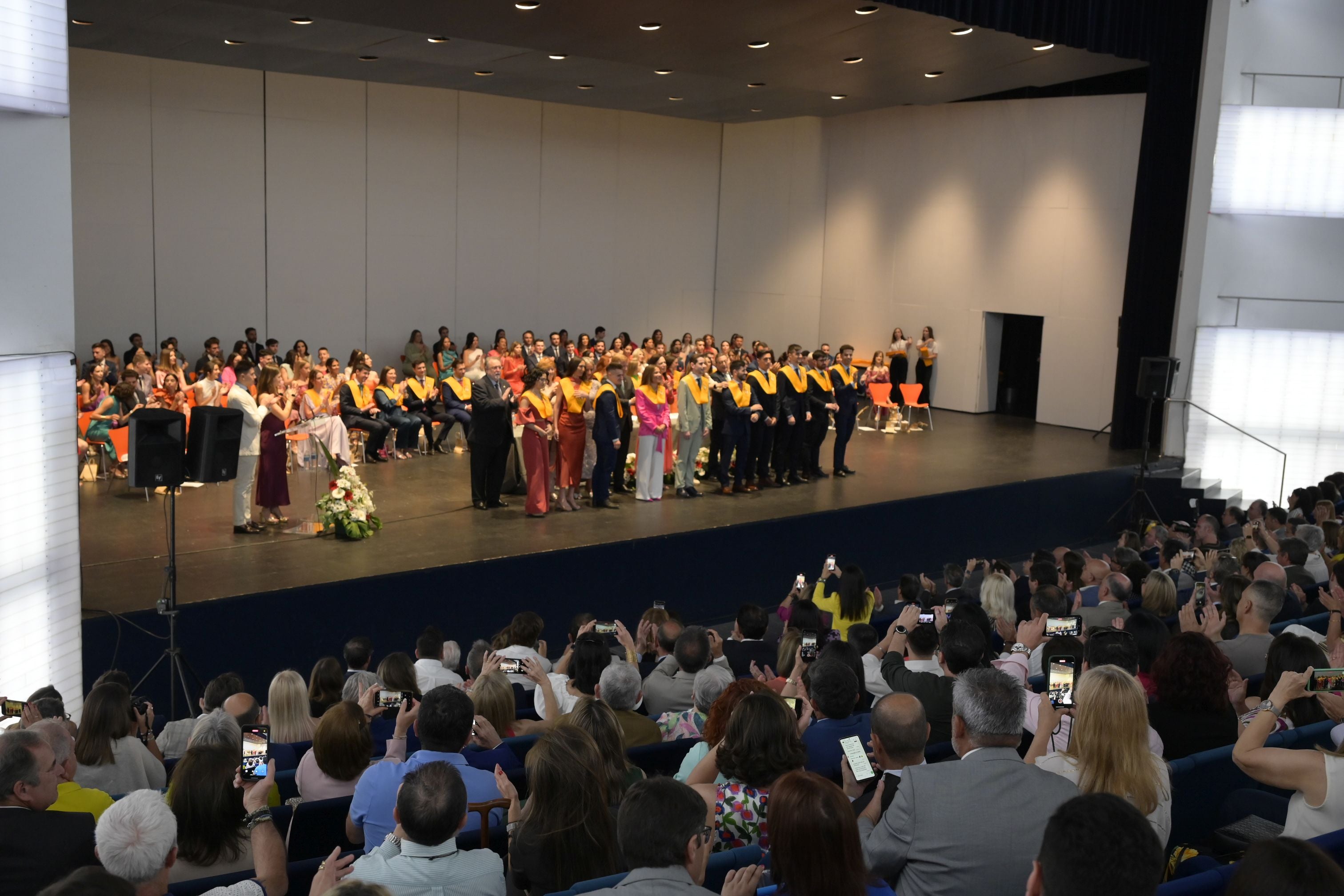 Búscate en el acto de graduación del Grado en Medicina