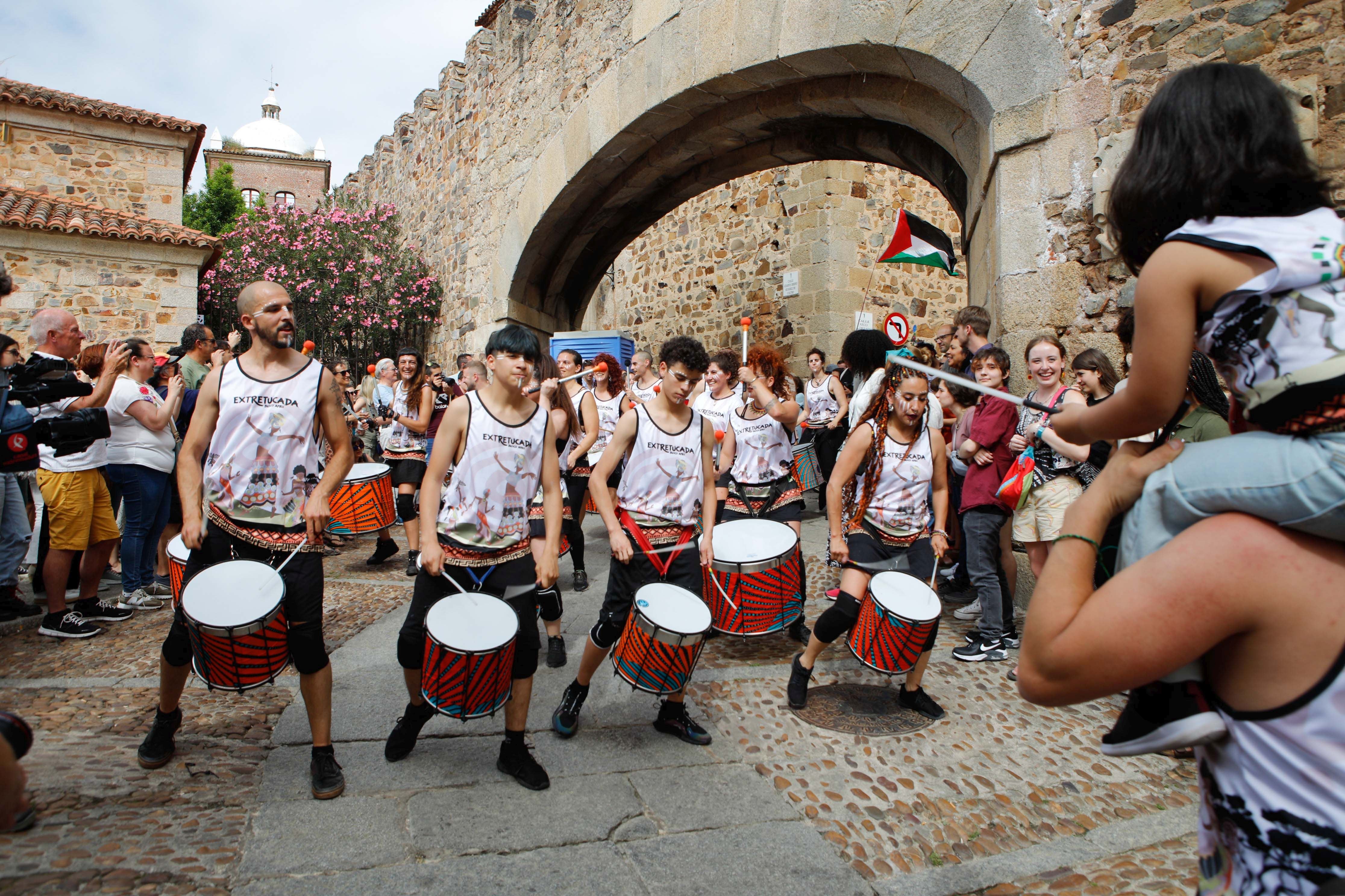 Womad se despide a ritmo de batucada