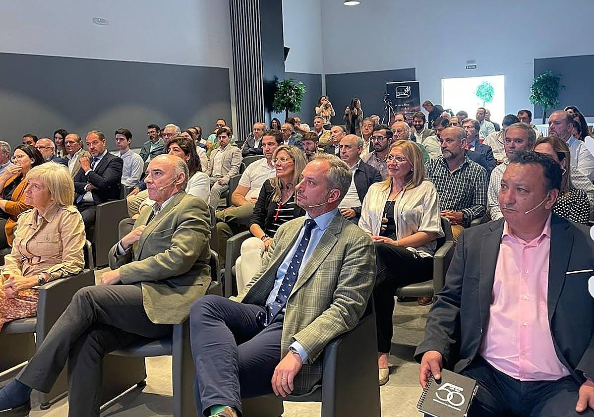 Imagen principal - Éxito de la jornada cinegética &#039;La caza como dinamizador de la economía rural&#039;