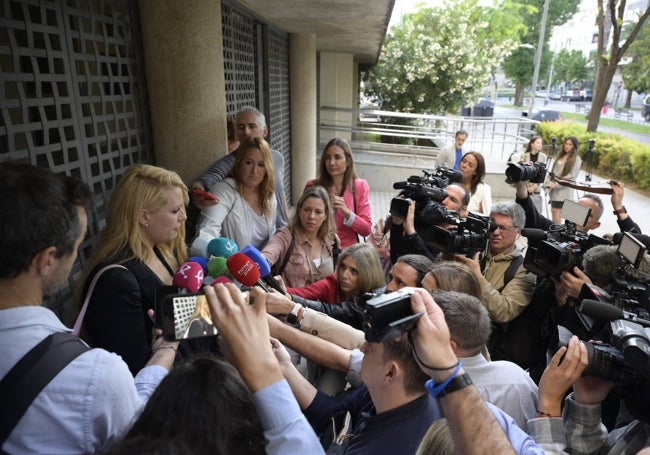 Verónica Guerrero, abogada de la familia de la víctima esta mañana en Badajoz.