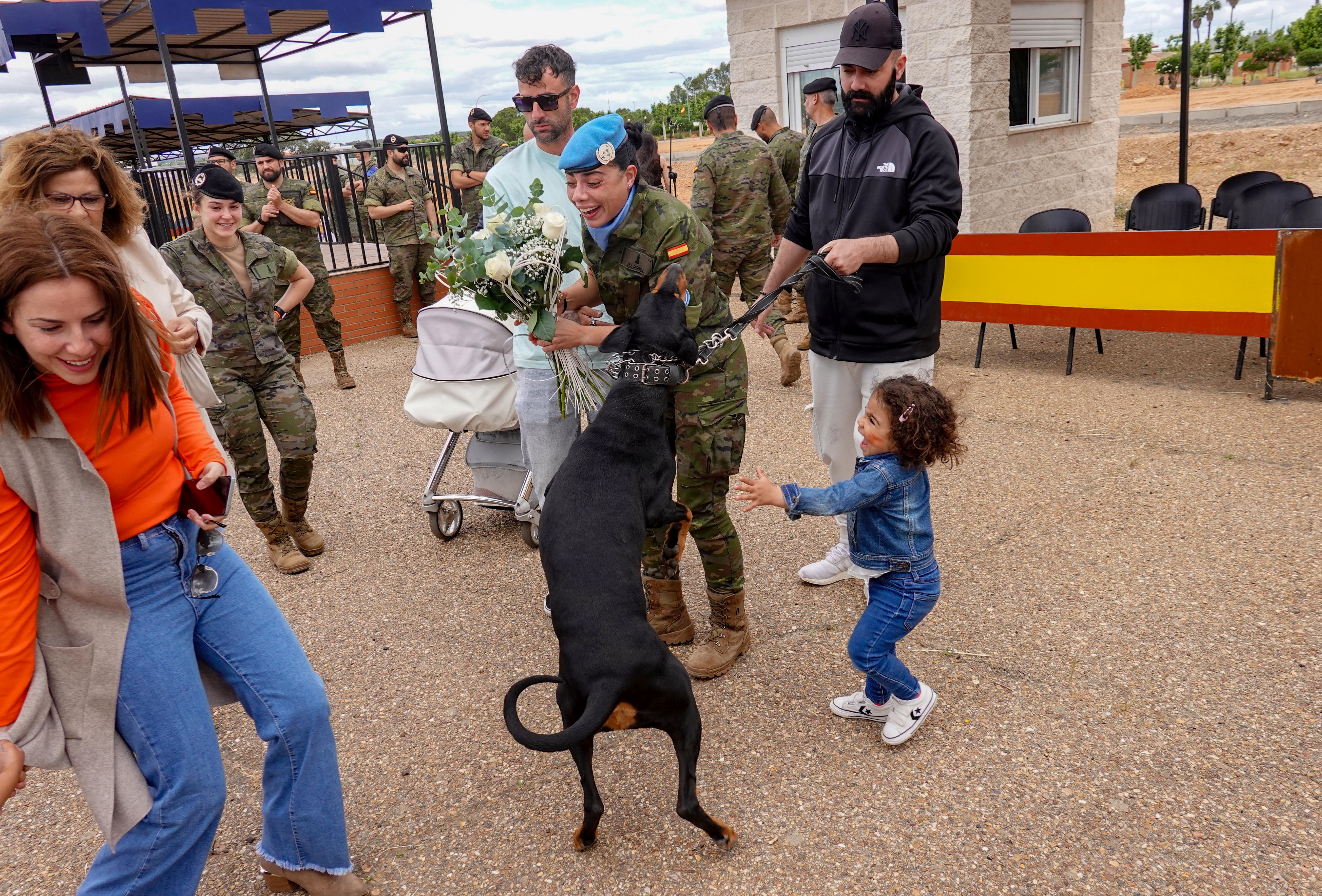 Las familias reciben a los primeros militares de la Brigada Extremadura de su misión en Líbano