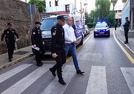 Eugenio Delgado entrando a los juzgados.