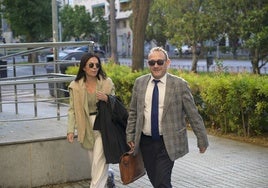 Fernando Fontán, abogado de los hijos y el exmarido de Emilia Chavero, llega al juzgado.