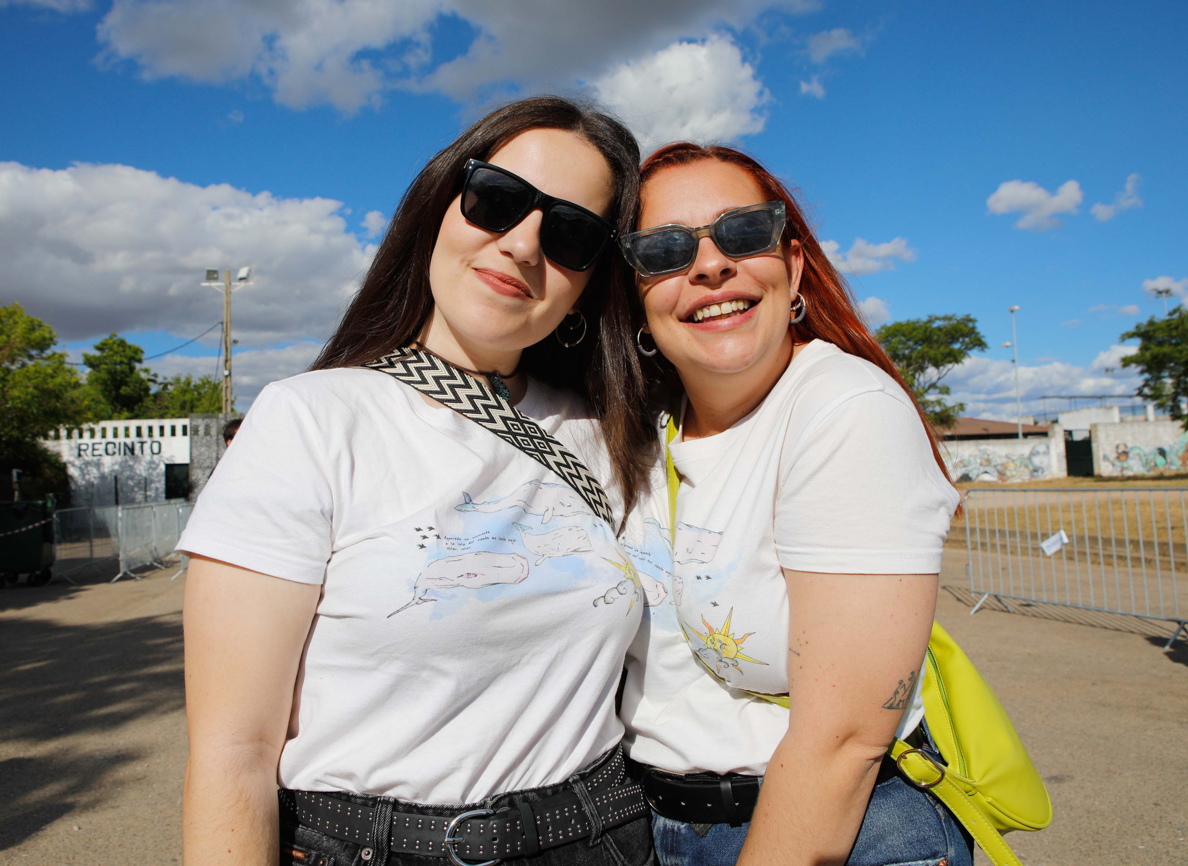 Fotos | Así viven la previa del concierto en Cáceres los fans de Los Robe (II)