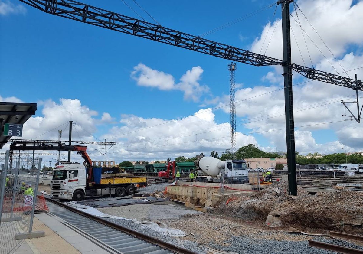 Obras en la estación de Mérida, donde también se instalará nueva señalización.