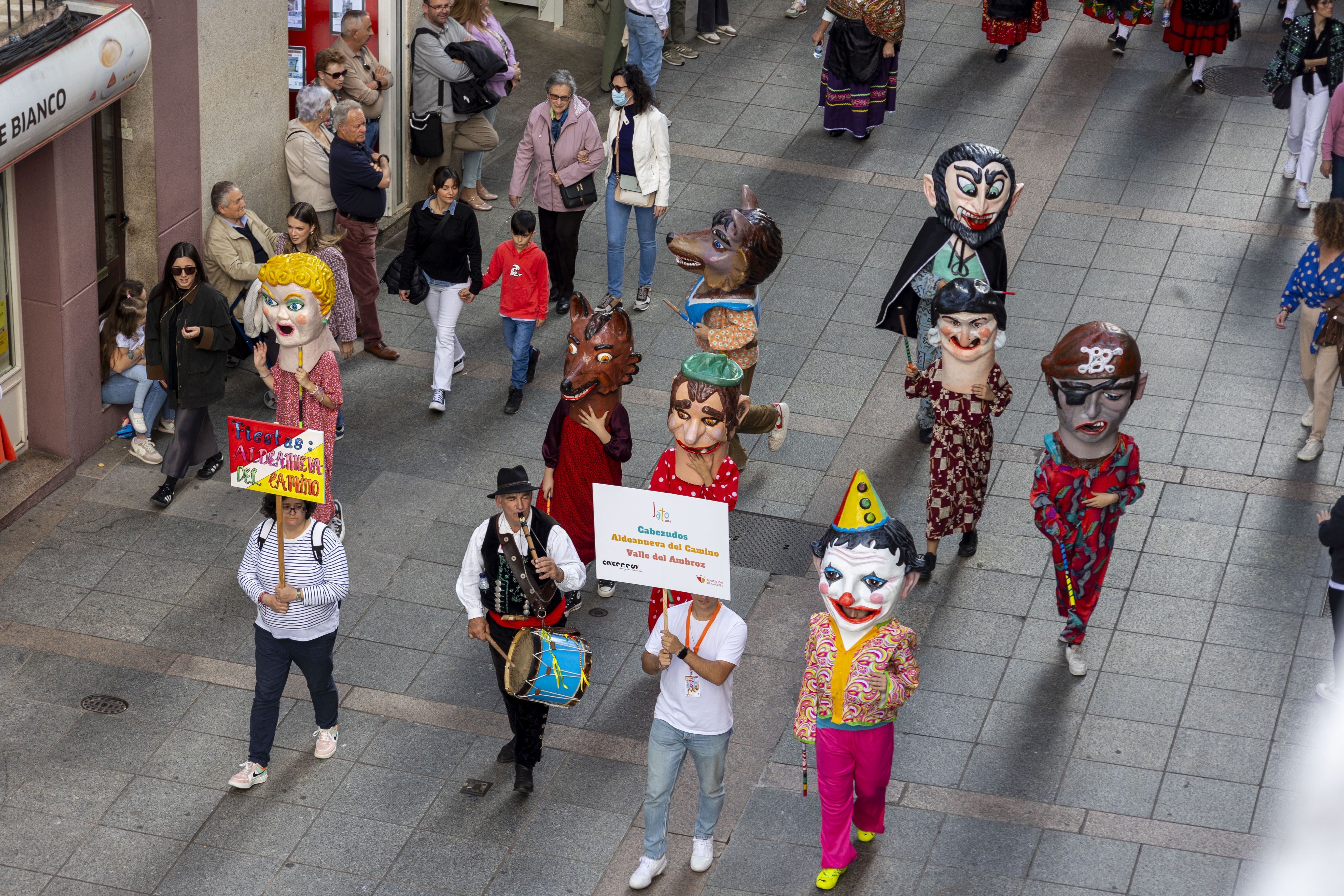 El desfile de Jato, en imágenes