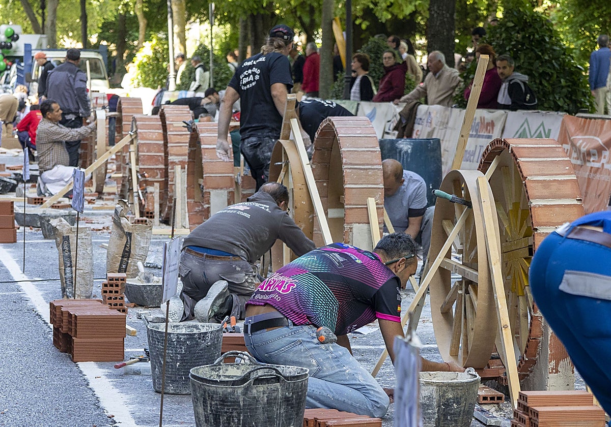 Participantes en el 75 concurso de albañilería, organizado por Fecons.