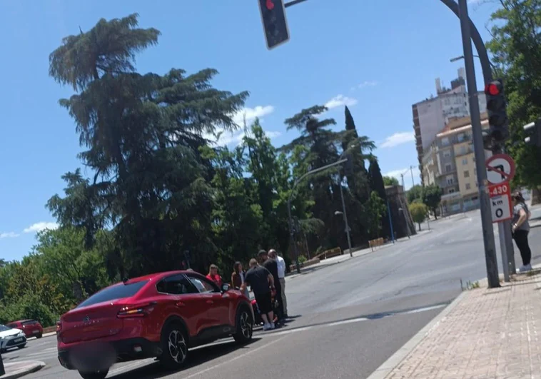 Un motorista resulta herido en el choque con un turismo en Badajoz