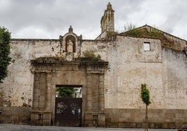 Fachada del Convento de Santo Domingo o San Andrés, ahora ya casi en ruinas.