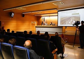 Víctor Pérez, del Infoex, y Santiago Hernández, del Sepei, durante una de las intervenciones.