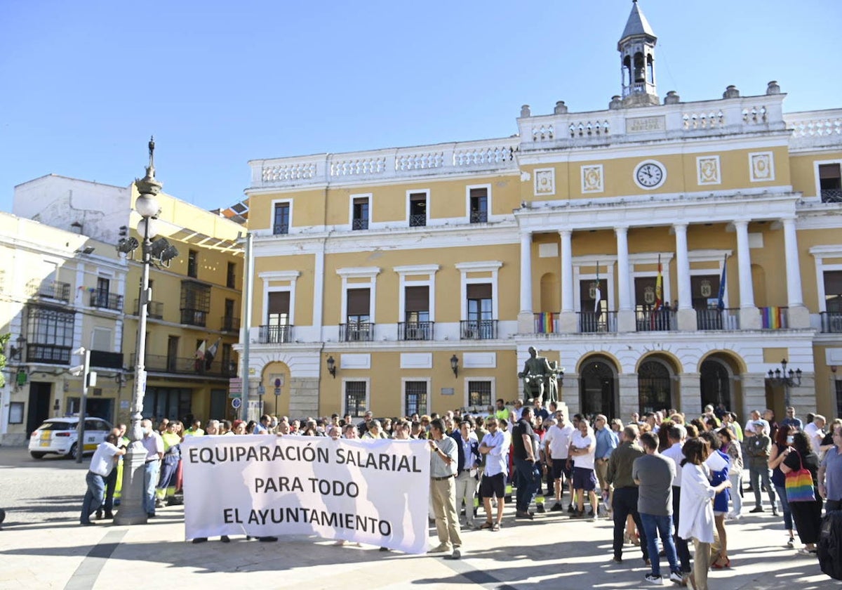 Concentración de trabajadores para pedir mejores condiciones en junio de 2022.