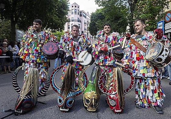 Alrededor de un millar de personas de 40 localidades participaron en el desfile de las fiestas de la provincia, como el carnaval de Campo Arañuelo, en la imagen.