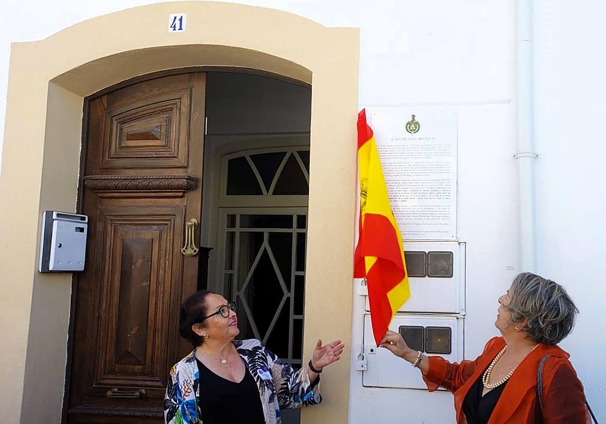 Descubrimiento en 2023 de la placa de los Orantos en la Avda. Aurelio Cabrera