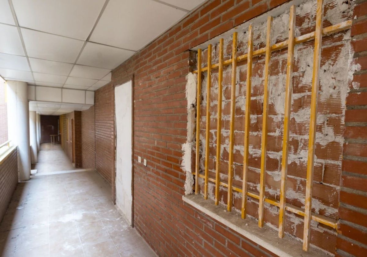 Vivienda municipal ya tapiada en el número 8 de Río Tíber, en Aldea Moret.