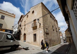 El Palacio del Duque de Abrantes es del siglo XVI y está muy cerca de la Plaza Mayor de Cáceres.