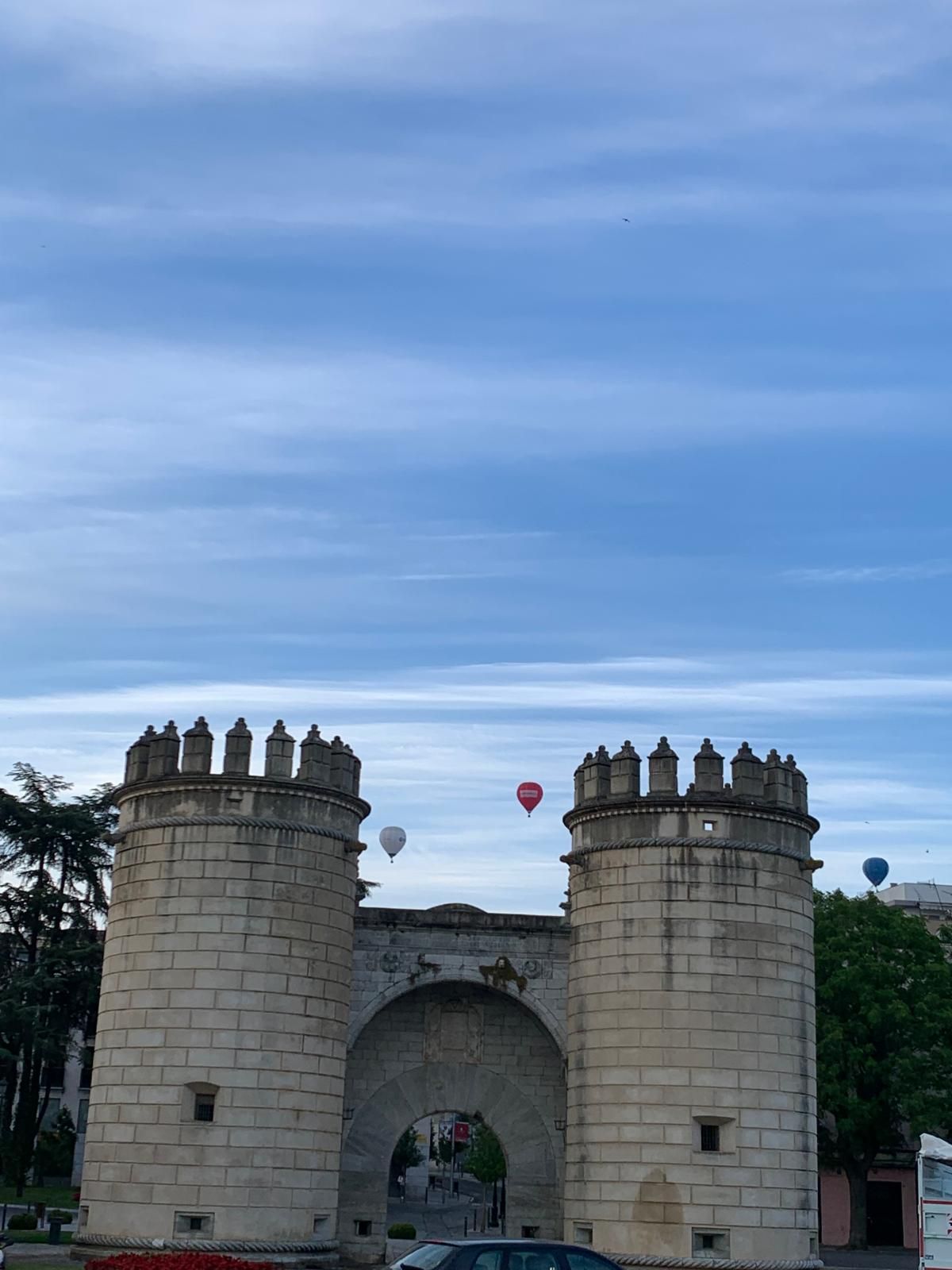 Las mejores imágenes de los globos aerostáticos sobrevolando Badajoz