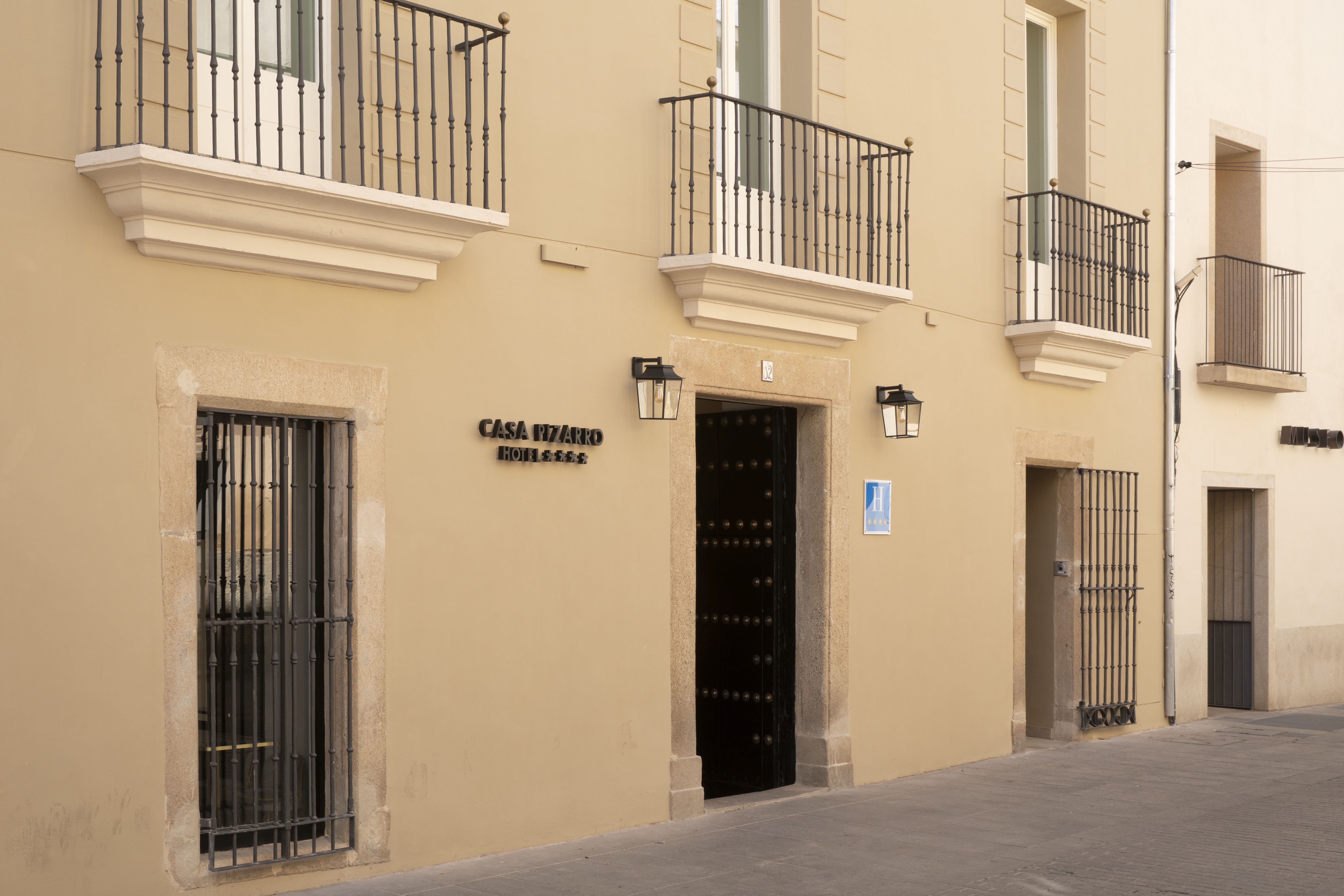 Fachada del Hotel Casa Pizarro. 