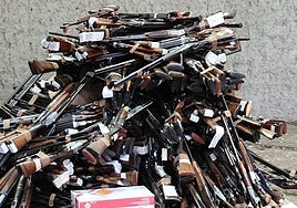Armas 'achatarradas' por la Guardia Civil.