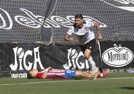 Chuma celebra el primer tanto ante el Algeciras.