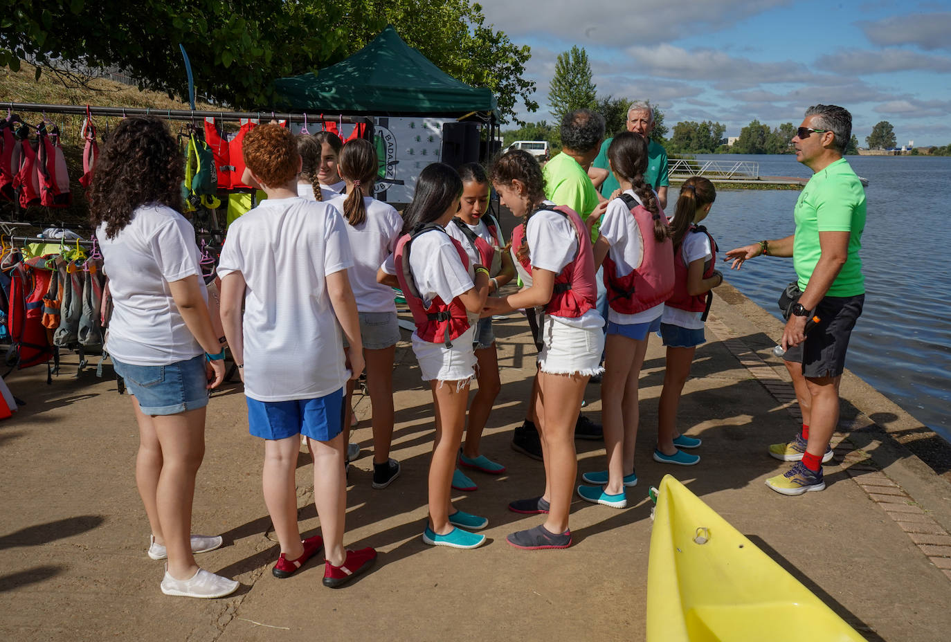 Imágenes de la jornada de puertas abiertas en el club de piragüismo de Badajoz