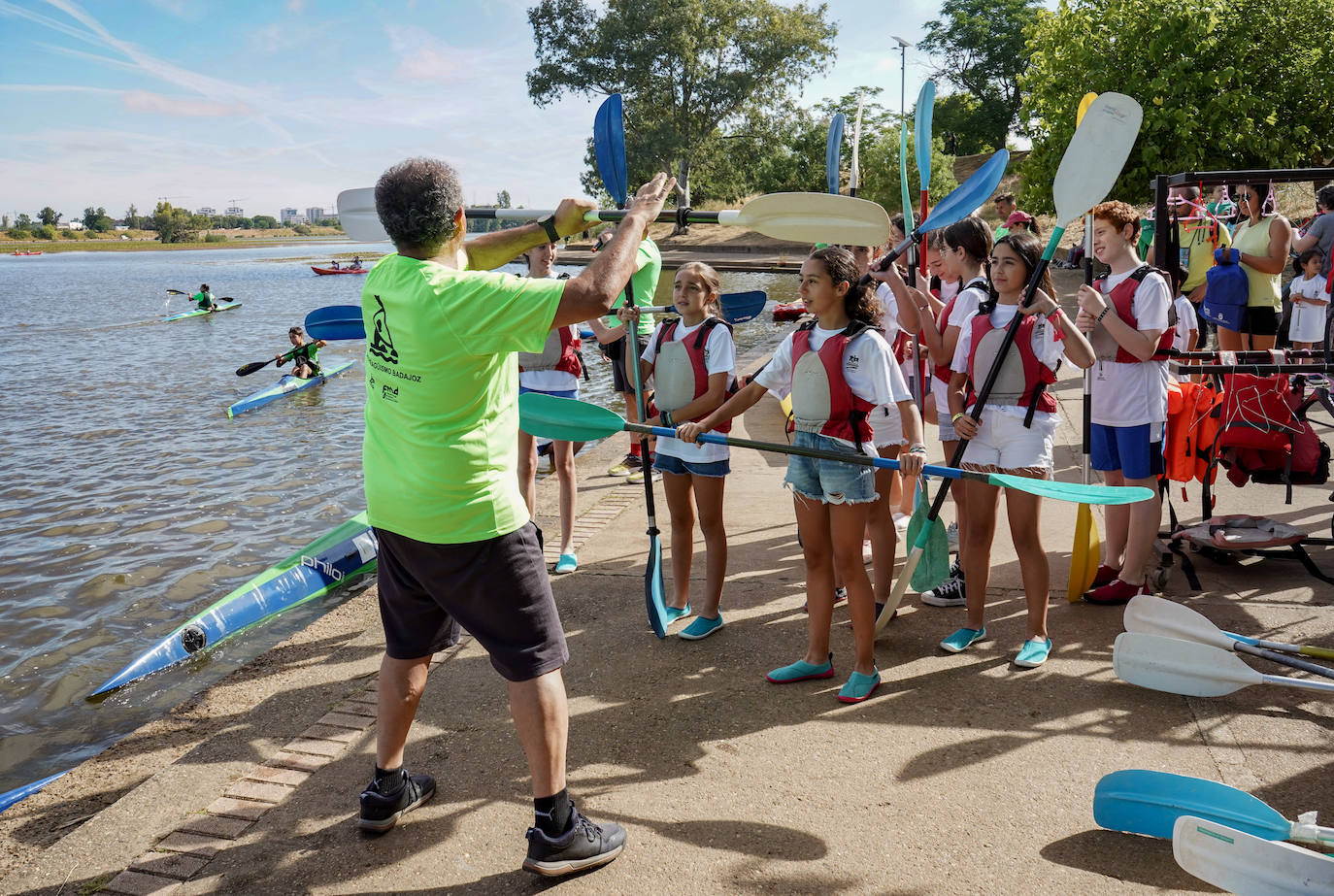 Imágenes de la jornada de puertas abiertas en el club de piragüismo de Badajoz