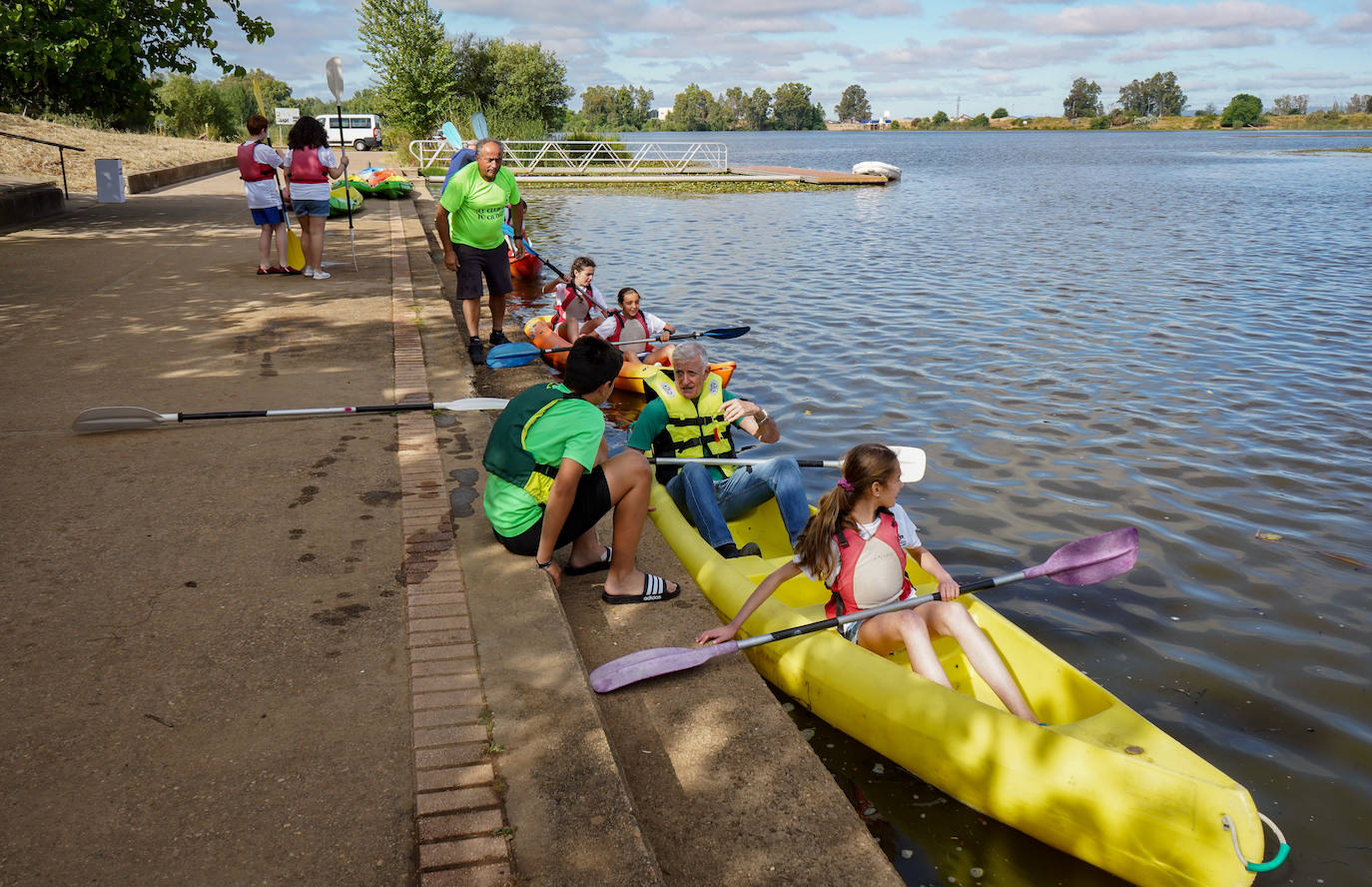 Imágenes de la jornada de puertas abiertas en el club de piragüismo de Badajoz