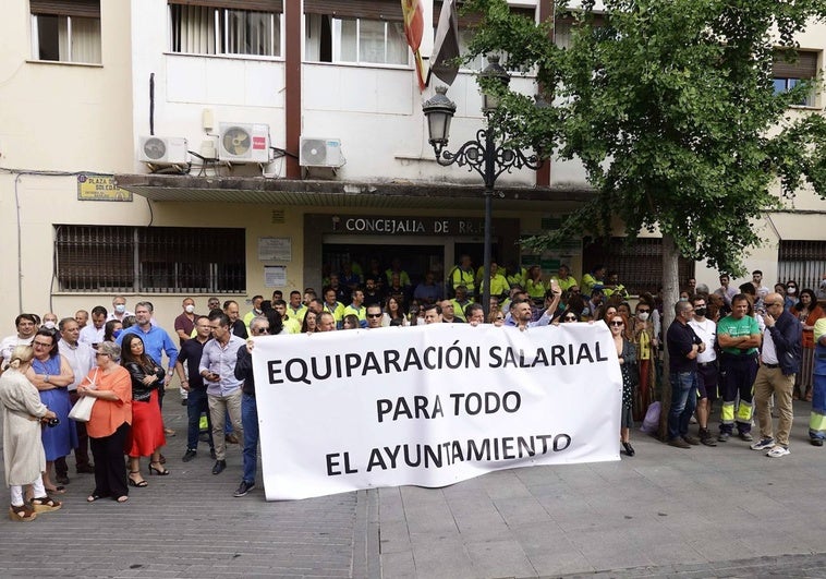 Concentración de trabajadores municipales en 2022.