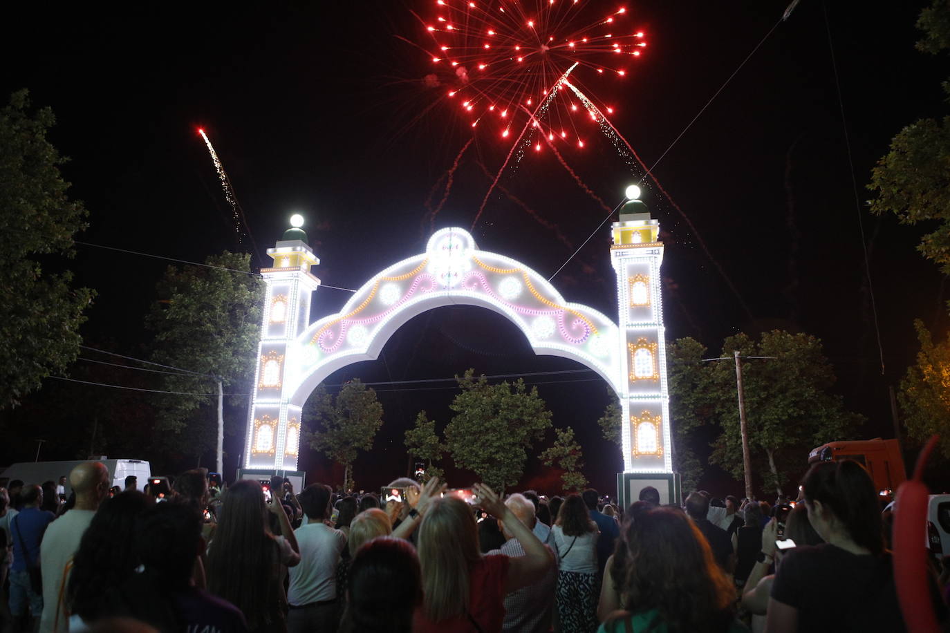 Las mejores imágenes del encendido de luces de la Feria de San Fernando