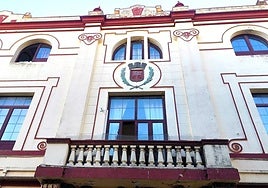 Detalle de la fachada del edificio consistorial