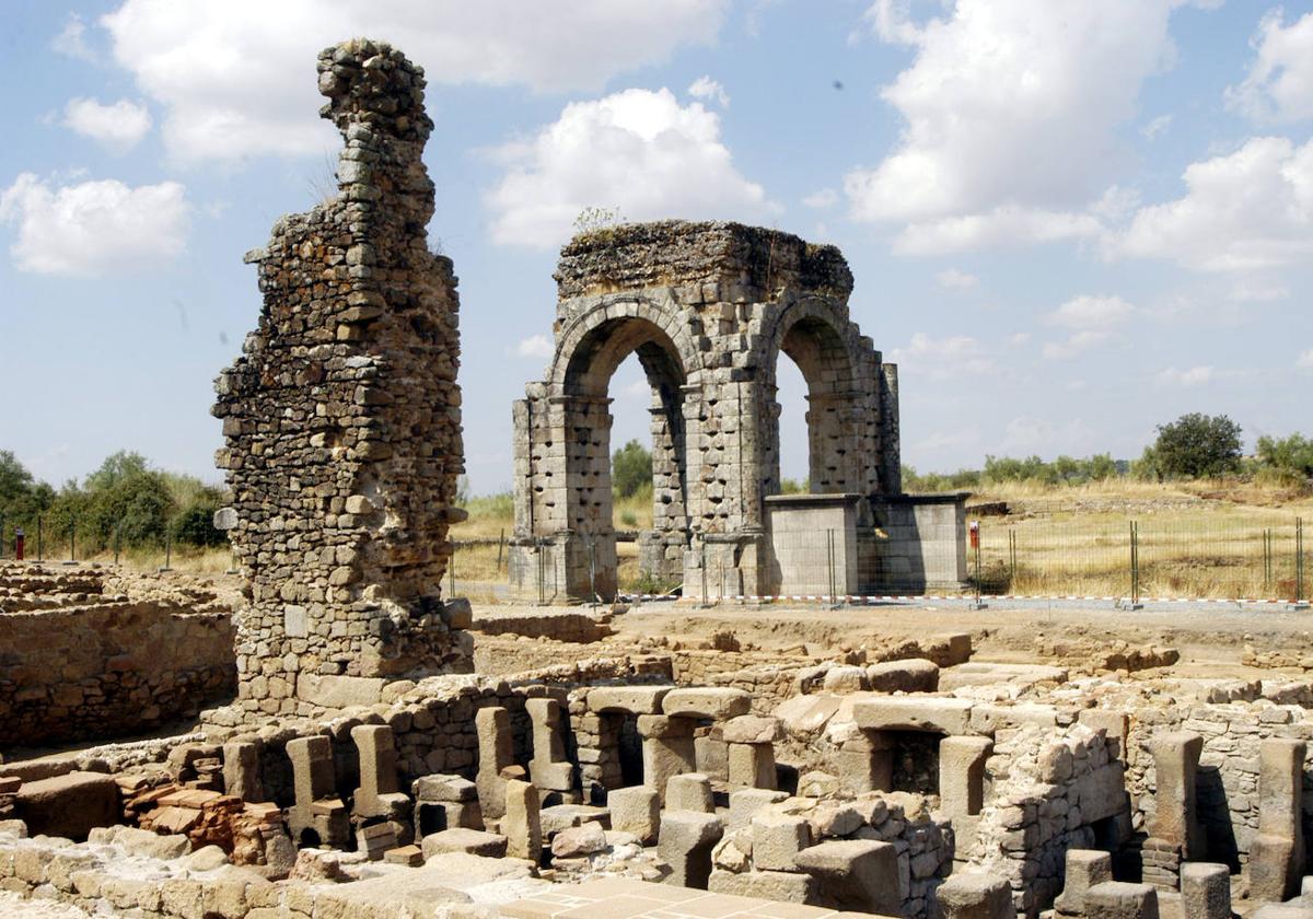 Invertirán 1,4 millones en consolidar las ruinas de Cáparra y remodelar el centro de interpretación