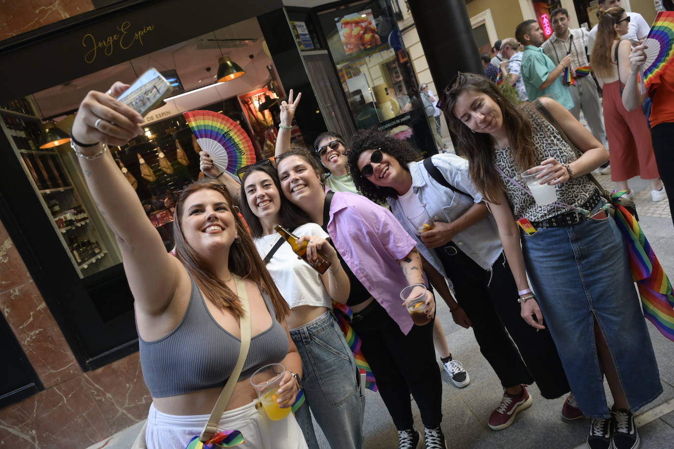 Las mejores fotos de la fiesta de Los Palomos en el centro de Badajoz