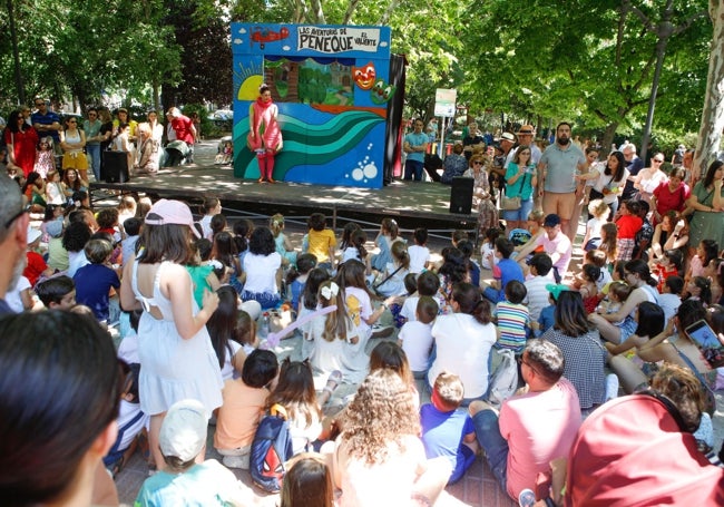 Peneque el Valiente llenó Cánovas de niños una feria más.