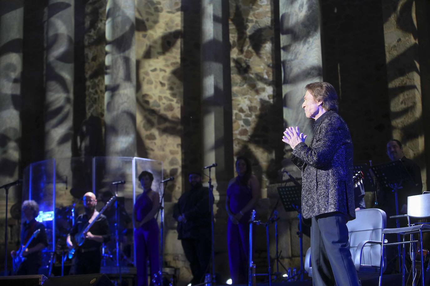 Las mejores imágenes del concierto de Raphael en Mérida (II)
