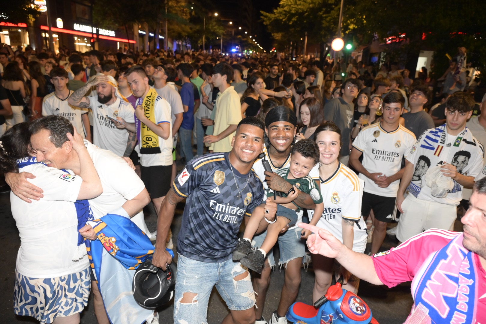 Badajoz celebra la decimoquinta Champions del Real Madrid