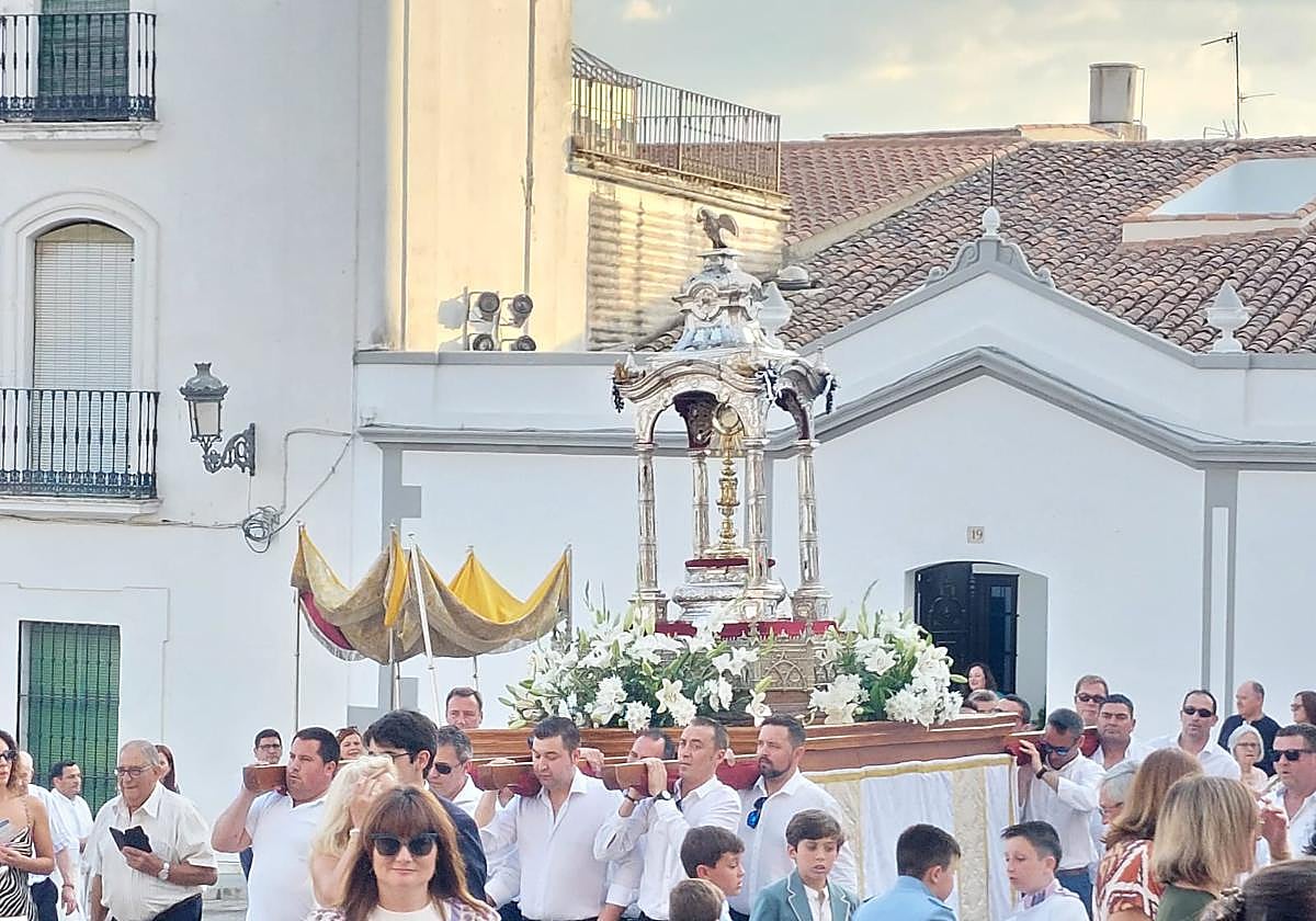 El Corpus recorre las calles de Fregenal