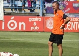 Juanma Jiménez durante su etapa como entrenador de porteros del Extremadura UD.