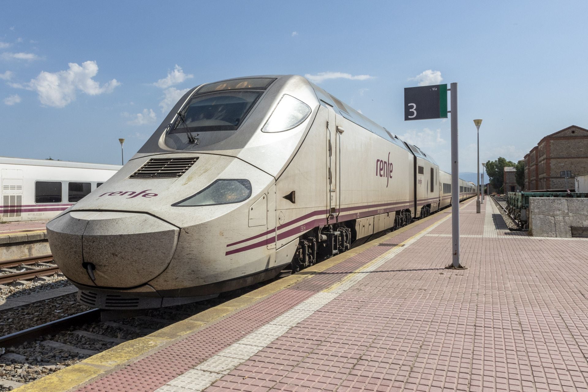 El segundo Alvia ya circula entre Madrid y Badajoz