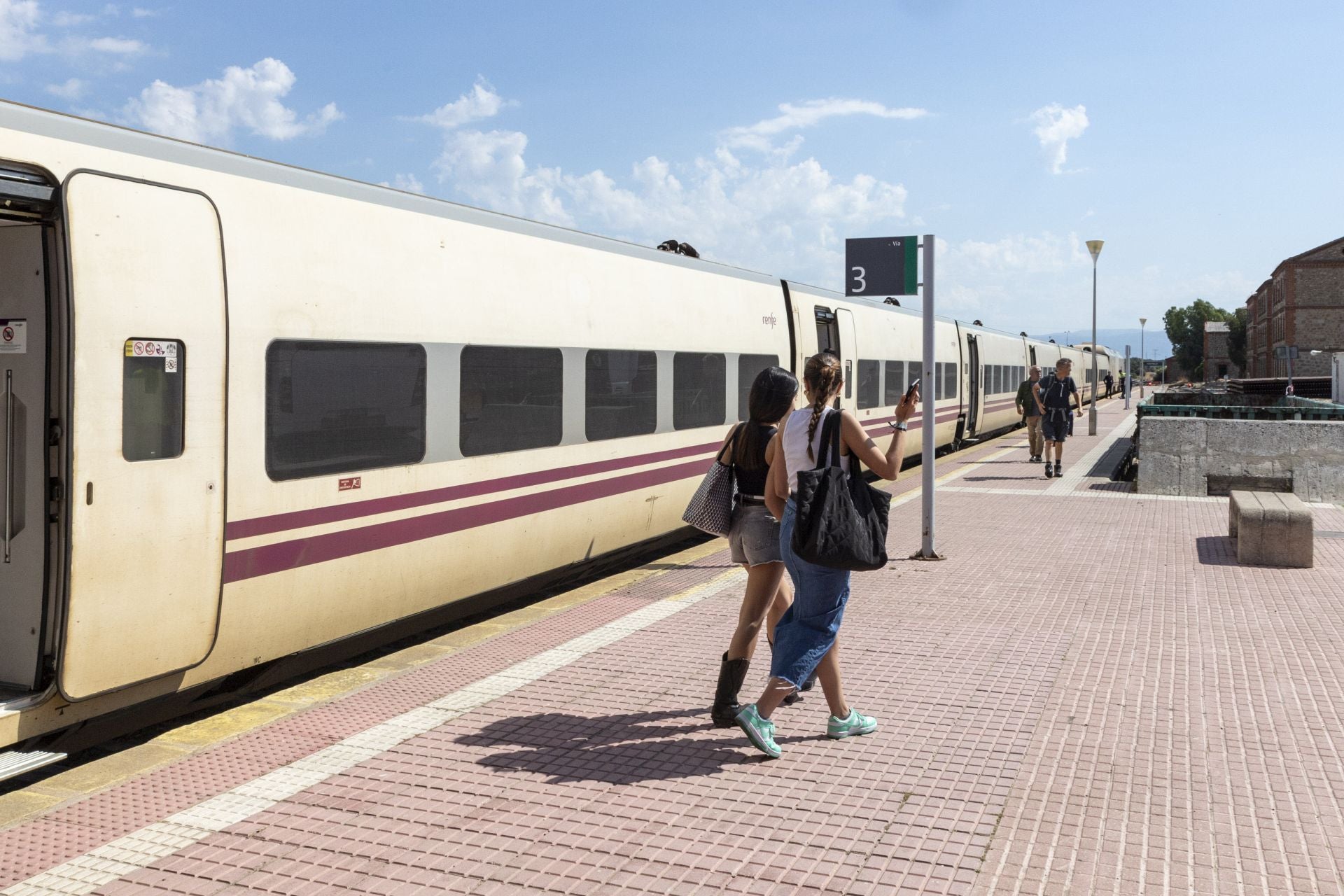 El segundo Alvia ya circula entre Madrid y Badajoz