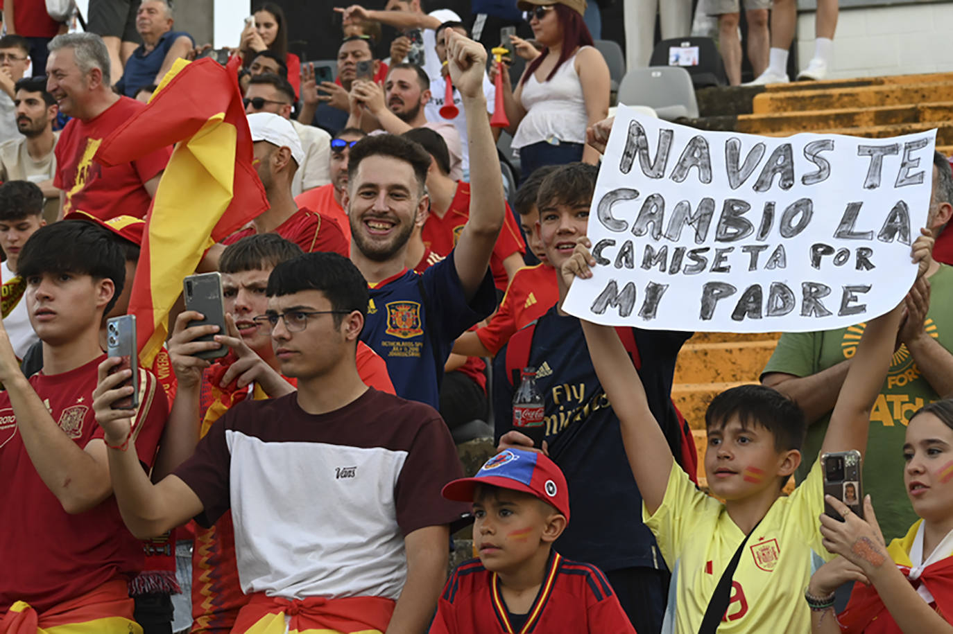 Imágenes del partido entre España y Andorra en Badajoz (I)