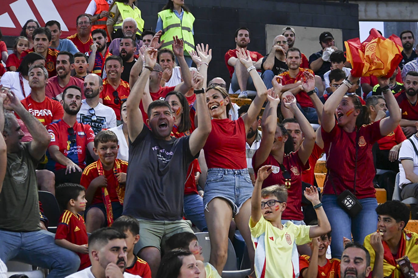 Imágenes del partido entre España y Andorra en Badajoz (II)